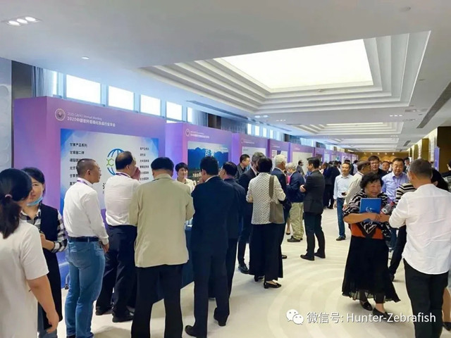 络绎不绝的展会交流现场